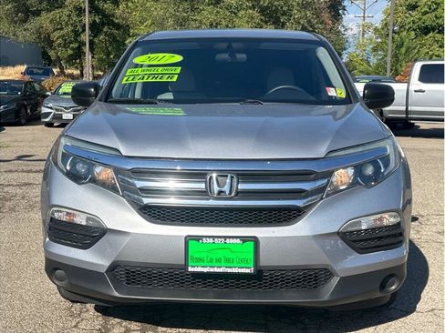 Used 2017 Honda Pilot LX image 2