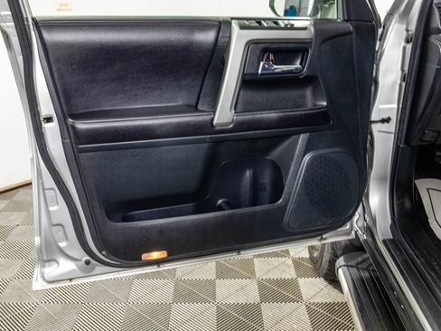 Used 2016 Toyota 4Runner SR5 AWD/4WD image 35