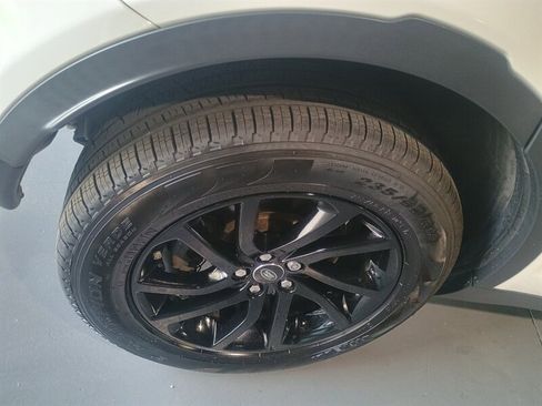 Used 2019 Land Rover Discovery Sport SE image 42