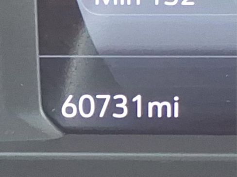 Used 2022 Chevrolet Bolt EUV LT w/ Convenience Package image 28