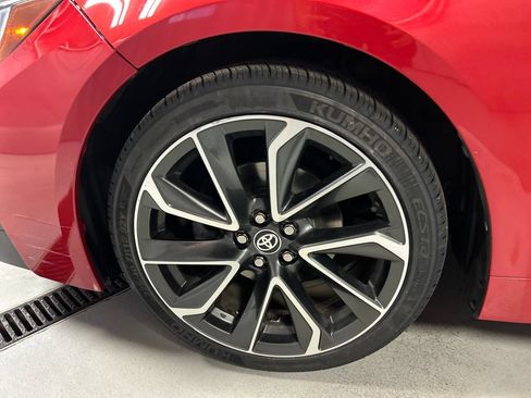 Used 2020 Toyota Corolla SE w/ SE Premium Package FWD image 9
