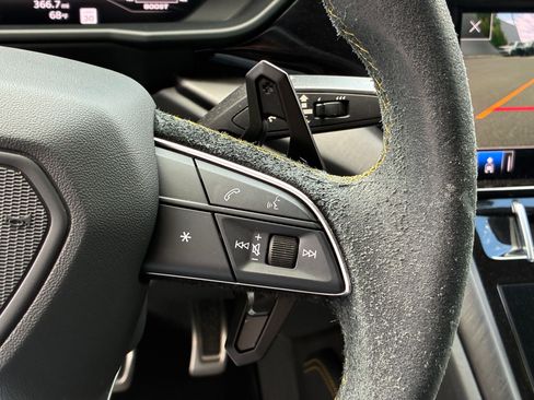 Used 2022 Lamborghini Urus AWD/4WD image 18