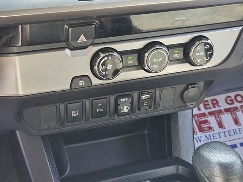 Used 2018 Toyota Tacoma SR5 image 19