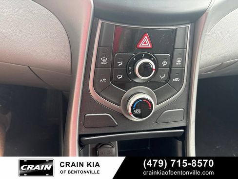 Used 2015 Hyundai Elantra SE FWD image 18
