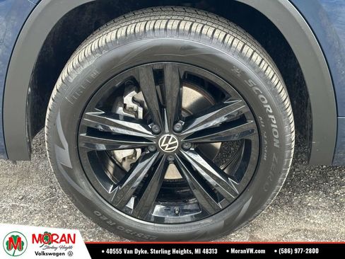 Used 2023 Volkswagen Atlas SEL R-Line AWD/4WD image 9
