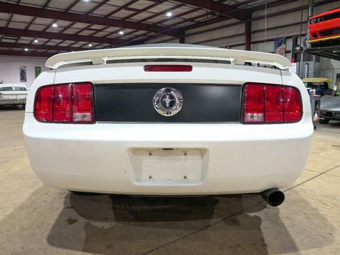 Used 2005 Ford Mustang Premium image 21