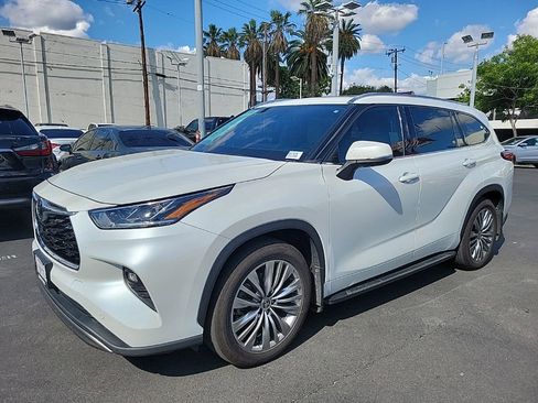 Used 2022 Toyota Highlander Platinum image 3