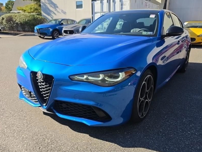 Used 2024 Alfa Romeo Giulia AWD image 16