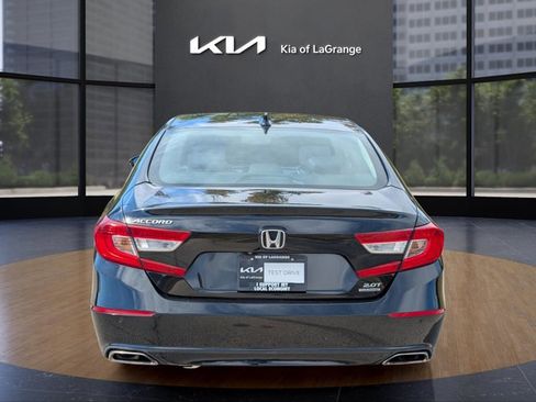 Used 2018 Honda Accord Touring image 9