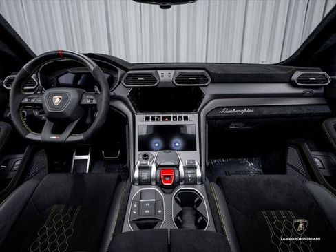 Used 2023 Lamborghini Urus Performante AWD/4WD image 41