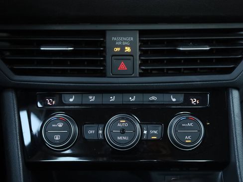 Used 2024 Volkswagen Jetta SE FWD image 39