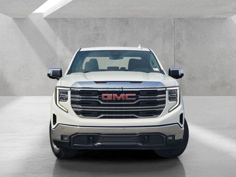 Used 2024 GMC Sierra 1500 SLT image 2