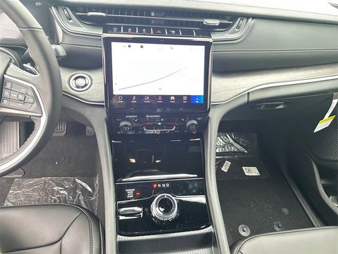 New 2025 Jeep Grand Cherokee L Limited w/ Black Appearance Package image 21