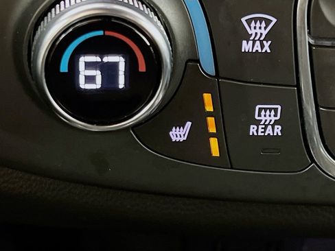 Used 2022 Chevrolet Traverse LT image 19