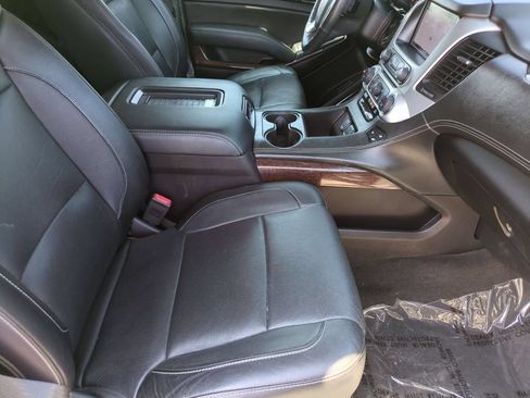 Used 2017 GMC Yukon SLT w/ Premium Edition AWD/4WD image 32