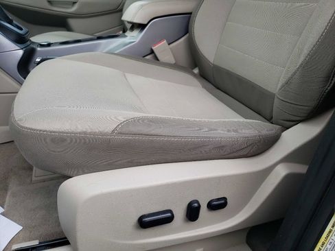 Used 2016 Ford Escape SE w/ Equipment Group 201A FWD image 10