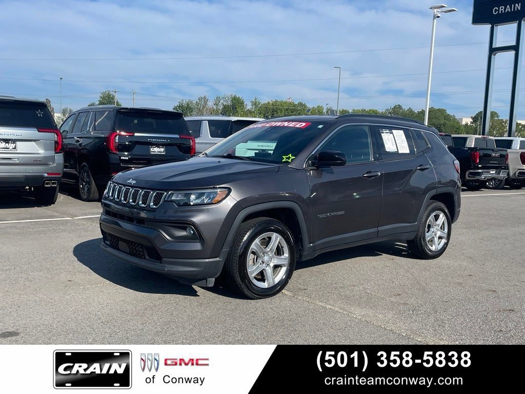 Used 2024 Jeep Compass Latitude AWD/4WD image 1