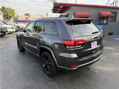 Used 2018 Jeep Grand Cherokee Altitude image 12