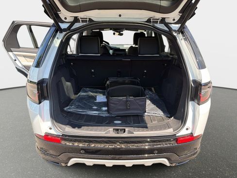 New 2026 Land Rover Discovery Sport Landmark AWD/4WD image 11