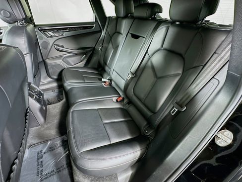 Used 2024 Porsche Macan w/ Premium Plus Package image 9