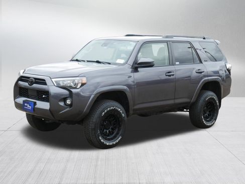 Used 2022 Toyota 4Runner SR5 AWD/4WD image 3