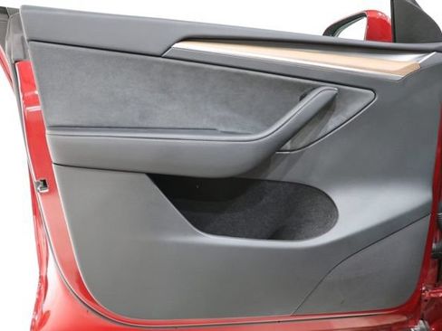 Used 2024 Tesla Model Y Long Range RWD image 18