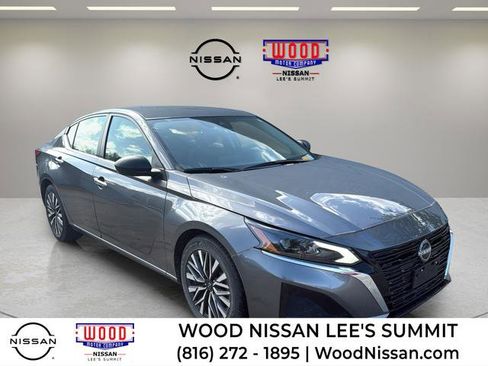 Used 2024 Nissan Altima 2.5 SV FWD image 1