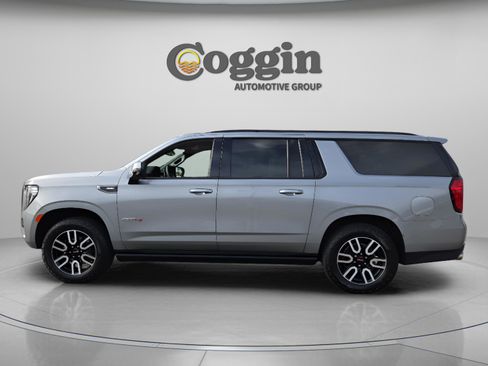 Used 2023 GMC Yukon XL AT4 w/ AT4 Premium Plus Package AWD/4WD image 2