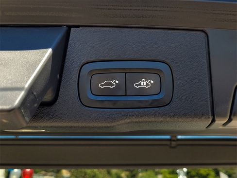 Used 2021 Volvo XC60 T5 R-Design w/ Protection Package Premier image 25