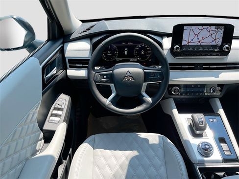 New 2025 Mitsubishi Outlander SEL image 23
