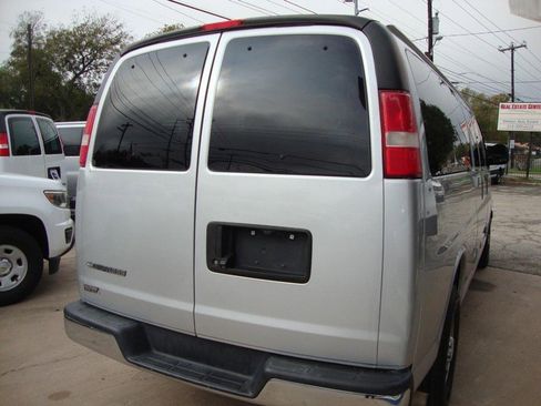 Used 2017 Chevrolet Express 3500 LT w/ LT Preferred Equipment Group image 4