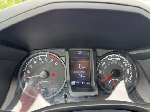 Used 2023 Toyota Tacoma SR AWD/4WD image 21