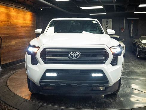 Used 2025 Toyota Tacoma SR5 AWD/4WD image 4