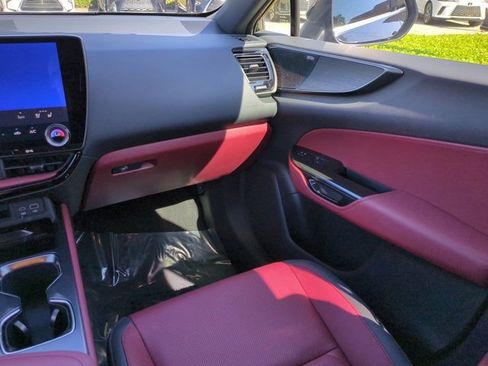 Used 2025 Lexus NX 300h AWD w/ Luxury Package image 15