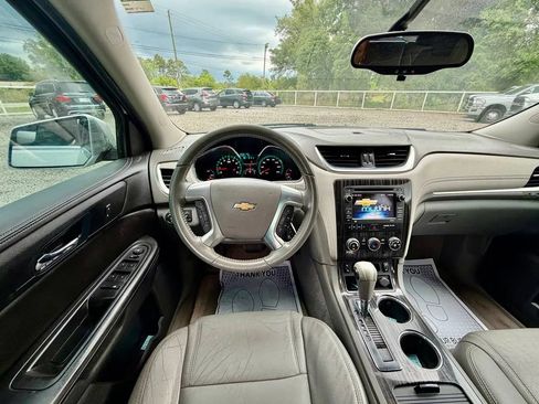 Used 2017 Chevrolet Traverse LT w/ Style and Technology Package FWD image 15