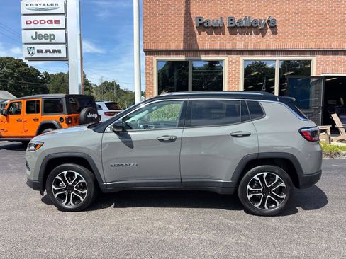 Used 2022 Jeep Compass Limited image 3