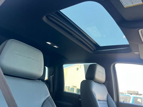 Used 2020 GMC Sierra 2500 Denali w/ Denali Ultimate Package image 16