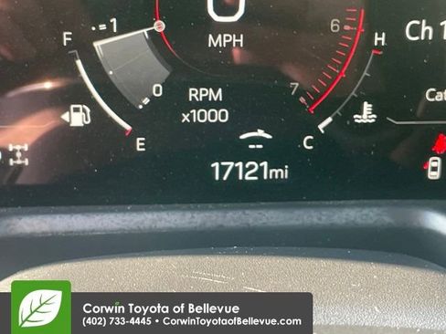 Used 2025 GMC Acadia Elevation image 16