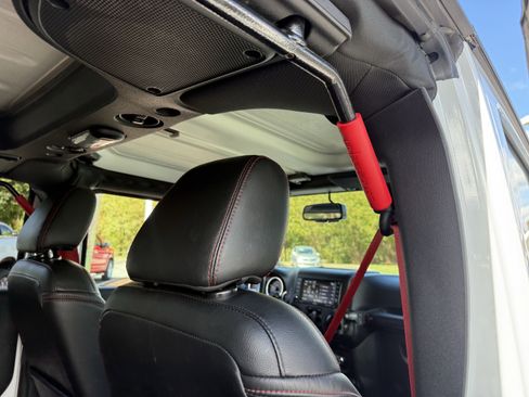 Used 2018 Jeep Wrangler Unlimited Rubicon image 14