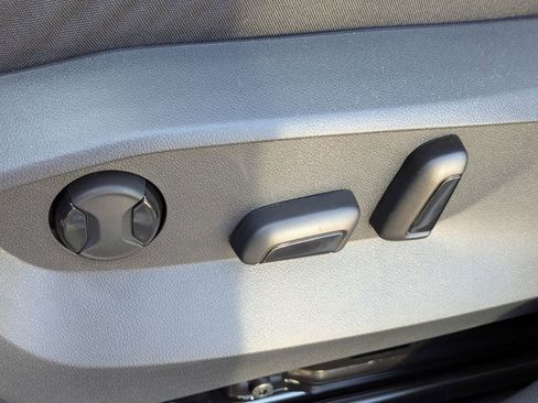 New 2026 Volkswagen Taos SE image 26