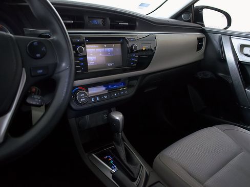 Used 2016 Toyota Corolla LE FWD image 29