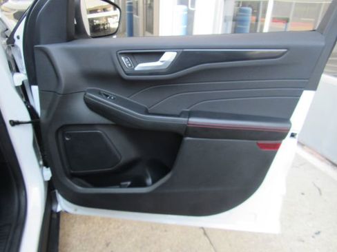 Used 2023 Ford Escape ST-Line Select image 19