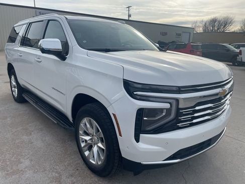 Used 2025 Chevrolet Suburban Premier w/ Sun And Tow Package image 3
