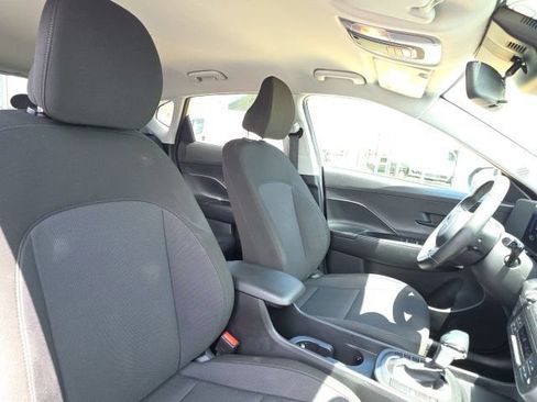Certified 2025 Hyundai Kona SEL FWD image 9