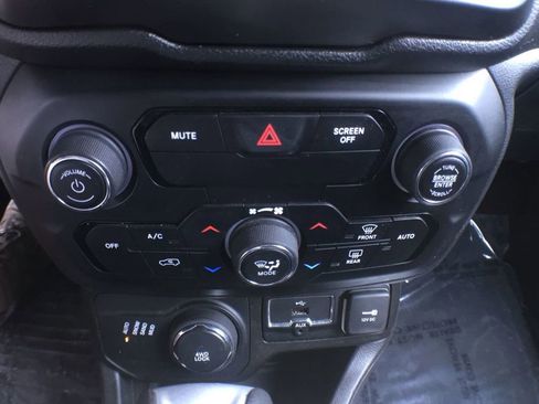 Used 2020 Jeep Renegade Latitude image 19