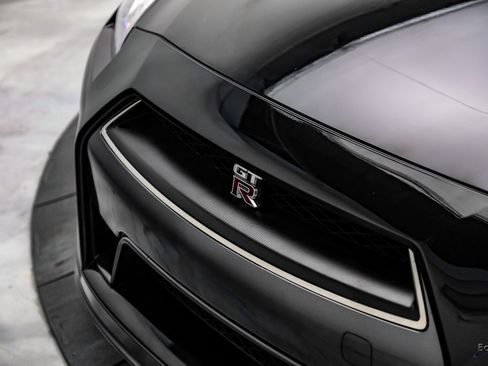 Used 2013 Nissan GT-R Premium image 29