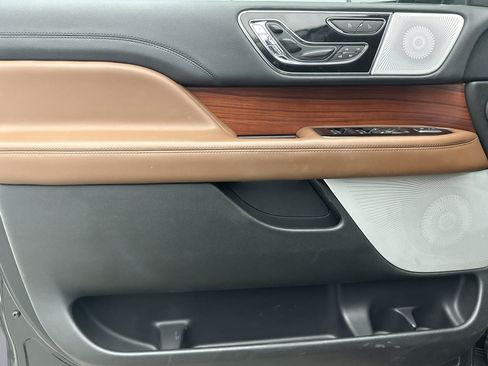 Used 2023 Lincoln Navigator Reserve AWD/4WD image 6