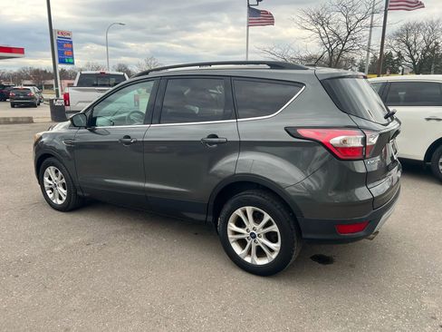 Used 2017 Ford Escape SE w/ Equipment Group 201A FWD image 3