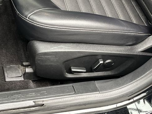 Used 2017 Ford Fusion SE w/ Equipment Group 201A FWD image 11