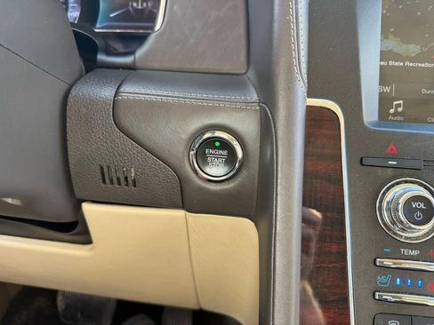 Used 2016 Lincoln Navigator L Reserve image 32